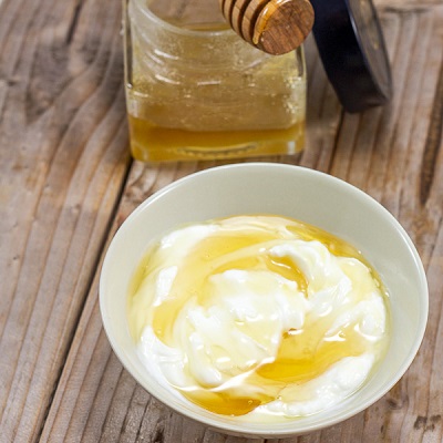 Greek-yogurt-with-honey