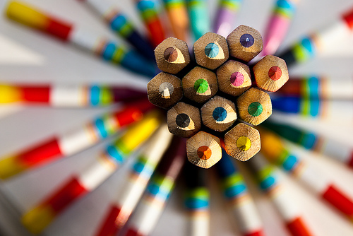 مداد رنگی اسباب بازی مهم زندگی کودکانمان را چگونه انتخاب کنیم؟