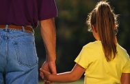 ارتباط موثر پدر با فرزندان دختر