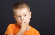 تنبیه کودکان ناخن جویدن را تشدید می‌کند