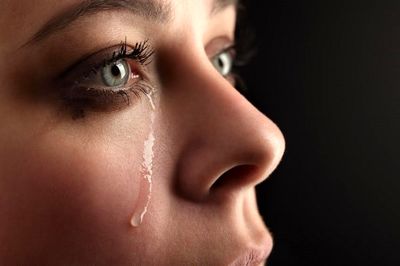 چرا انسان ها نیاز به گریه دارند؟